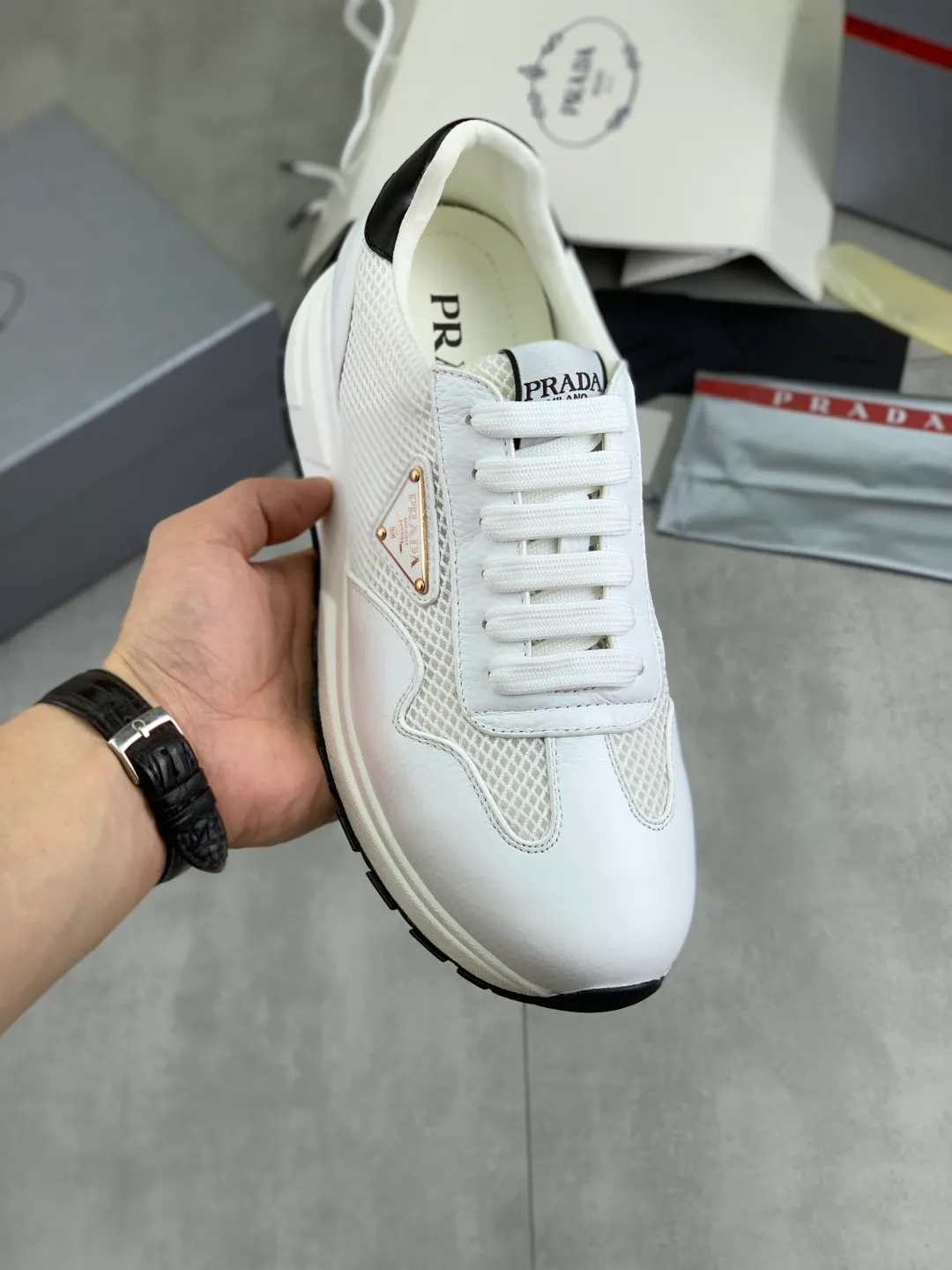 Men's shoes 💰P560💰[New style] popular models are on the official website, 🆘 Trendy brand (Prada) mainly promotes popular models, avant-garde and versatile fashion men's shoes private version mold opening, cowhide surface splicing 1:1.. Fashionable and simple, original imported cowhide lining cowhide feet; the atmosphere and personality are more fashionable, eye-catching and pursuing class. It will subvert the old idea and be a must-have for fashionistas with you! Must keep it for yourself! Tall and comfortable, large and low, high-end quality workmanship. Number of yards: 38-45 4️⃣optional.